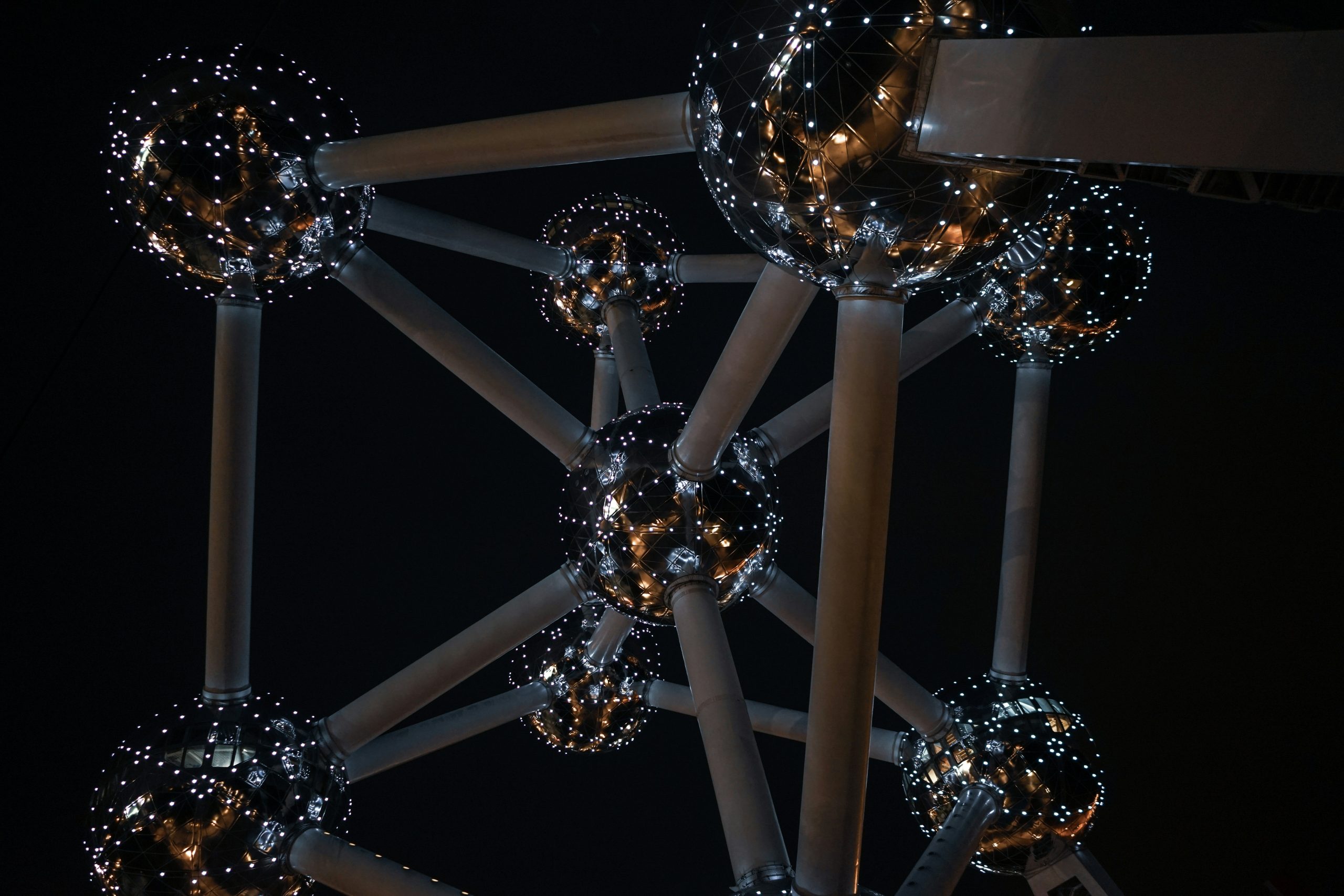 Brüssel Atomium beleuchtet