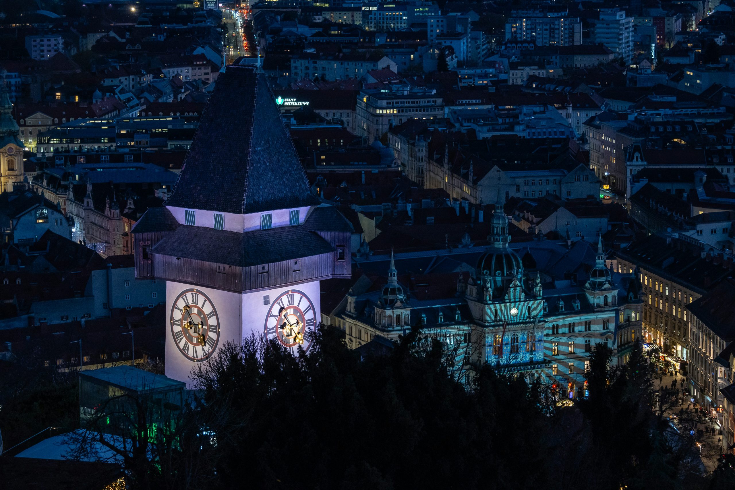 Graz von oben abends